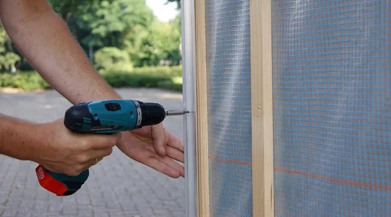 Keralit montage: vastzetten aluminium hoekprofiel