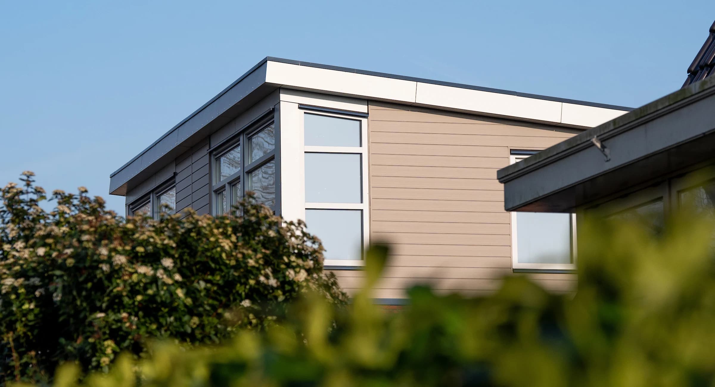 Keralit gevelbekleding sponningdeel 167 mm in vergrijsd ceder